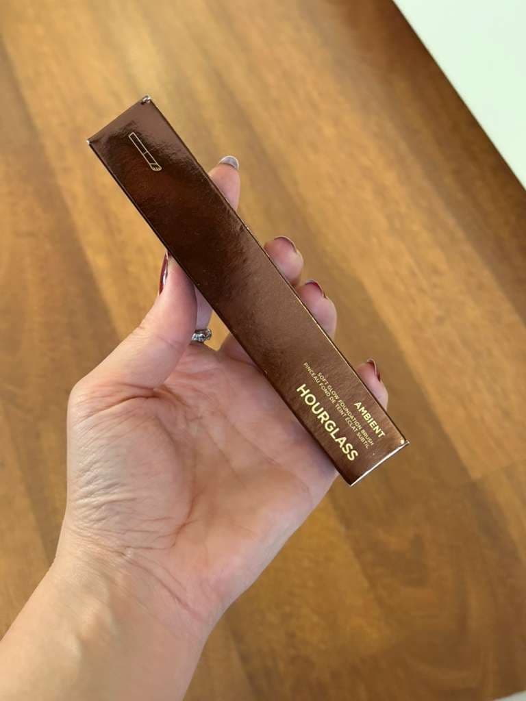 Hourglass Ambient Soft Glow Fondöten Fırçası