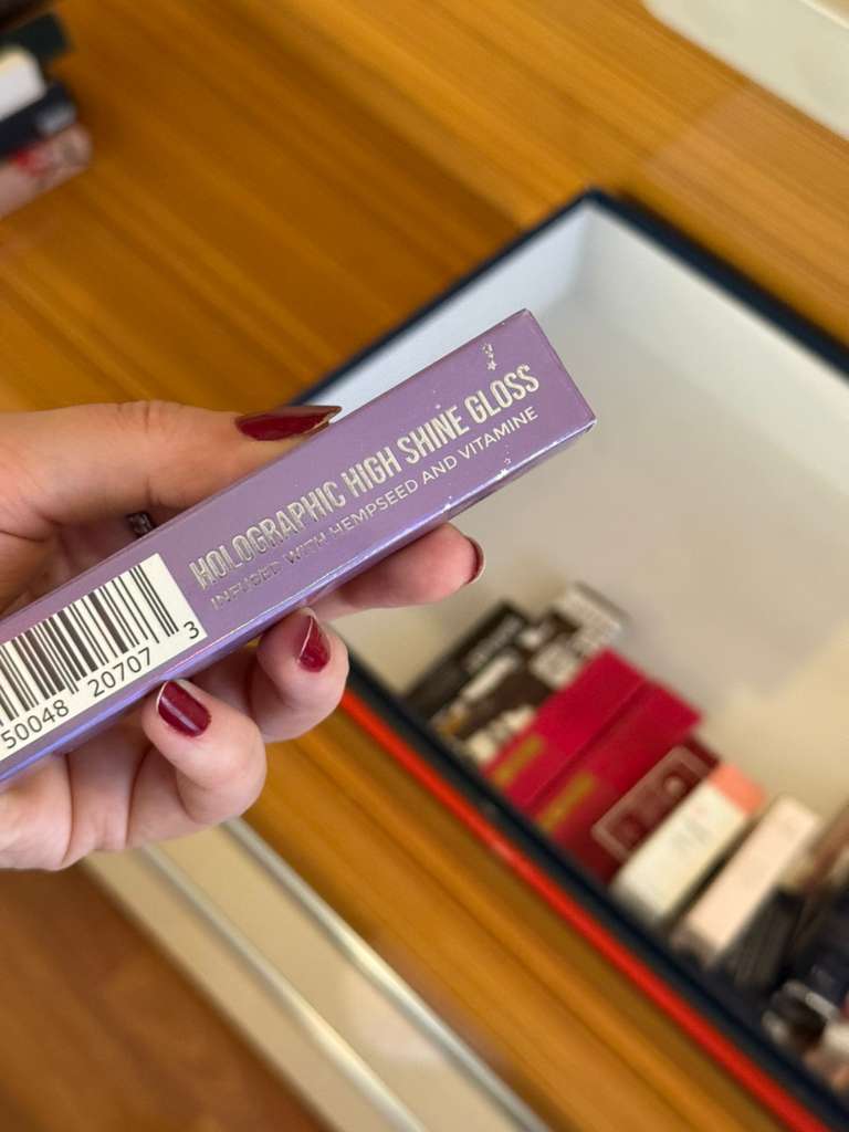 Queen Cosmetics Holografik Yüksek Parlaklık Dudak Parlatıcısı -Wanderlust Rengi